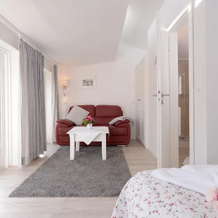 Apartment Ferienhaeuschen Luett Puett